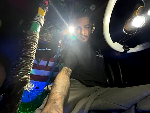 Snapshot of XMeF10 chatting on November 24, 10:37 am XMeF10 online show from November 24, 10:37 am