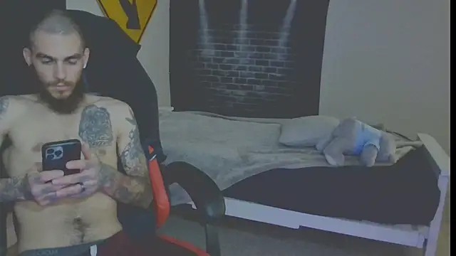 Snapshot of XMeF10 chatting on March 17, 1:46 am XMeF10 online show from March 17, 1:46 am