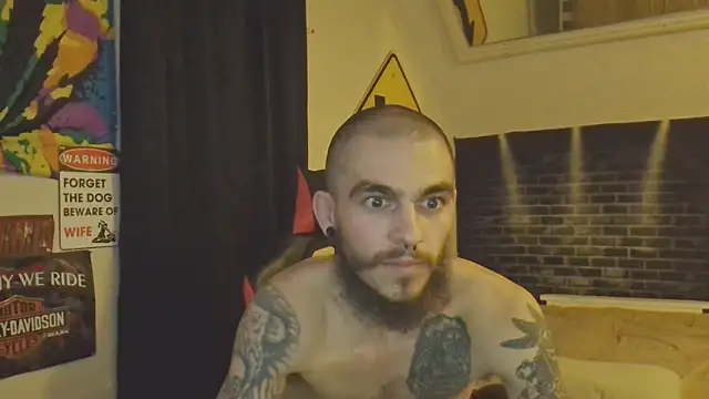 Snapshot of XMeF10 chatting on March 11, 11:58 pm XMeF10 online show from March 11, 11:58 pm