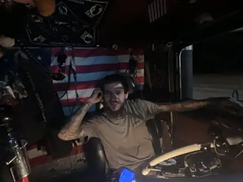 Snapshot of XMeF10 chatting on January 11, 2:29 am XMeF10 online show from January 11, 2:29 am