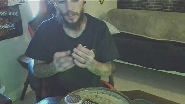 Snapshot of XMeF10 chatting on March 2, 9:08 pm XMeF10 online show from March 2, 9:08 pm