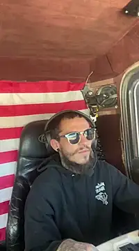 Snapshot of XMeF10 chatting on February 18, 6:47 pm XMeF10 online show from February 18, 6:47 pm