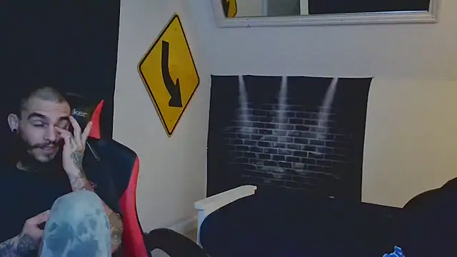 Snapshot of XMeF10 chatting on March 19, 3:30 am XMeF10 online show from March 19, 3:30 am