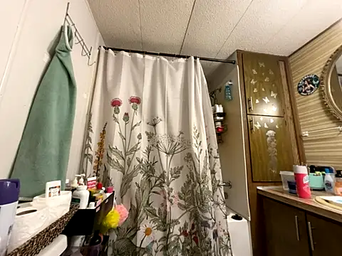 Snapshot of XMeF10 chatting on November 15, 11:09 pm XMeF10 online show from November 15, 11:09 pm