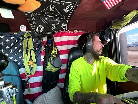 Snapshot of XMeF10 chatting on January 6, 6:12 pm XMeF10 online show from January 6, 6:12 pm