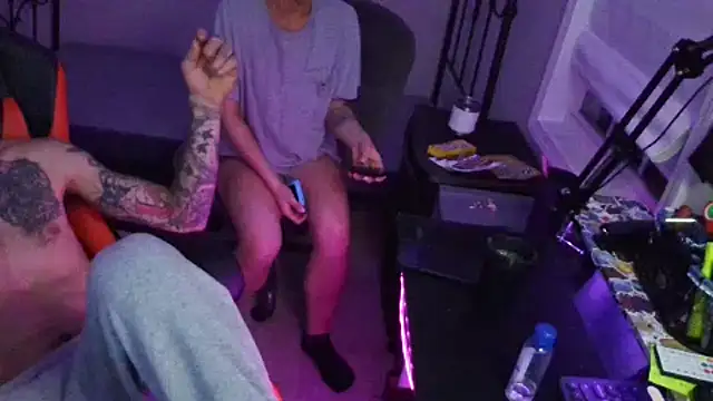 Snapshot of XMeF10 chatting on February 15, 2:04 am XMeF10 online show from February 15, 2:04 am