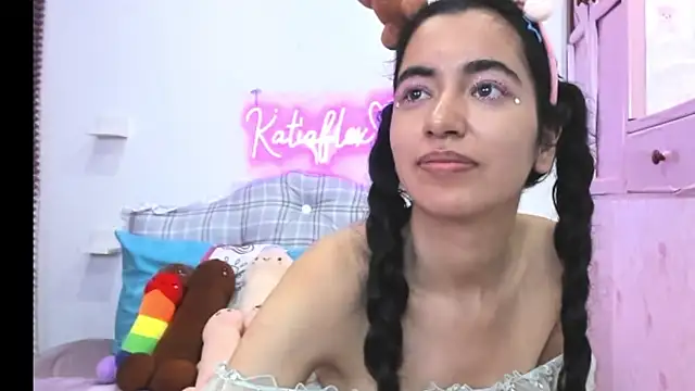 Snapshot of Katiaflex chatting on February 6, 2:22 am Katiaflex online show from February 6, 2:22 am