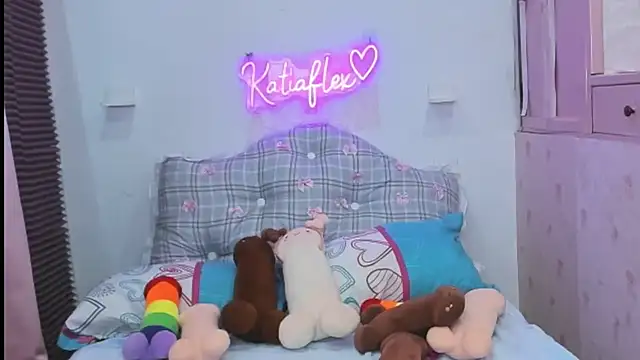 Snapshot of Katiaflex chatting on February 25, 4:57 am Katiaflex online show from February 25, 4:57 am