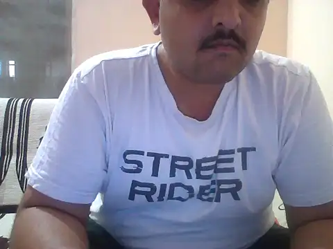 Snapshot of Akhil3290 chatting on May 2, 3:39 pm Akhil3290 online show from May 2, 3:39 pm