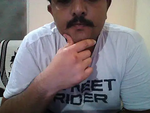 Akhil3290 online show from June 21, 4:13 pm