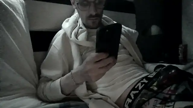 passif520 online show from April 7, 8:32 pm