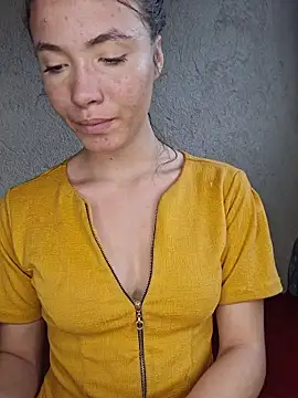 Snapshot of HelenHoltz chatting on November 15, 6:23 pm HelenHoltz online show from November 15, 6:23 pm