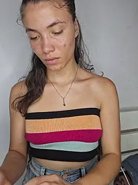 HelenHoltz online show from December 3, 1:43 pm