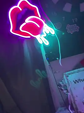 bigdckstud online show from April 18, 12:02 am