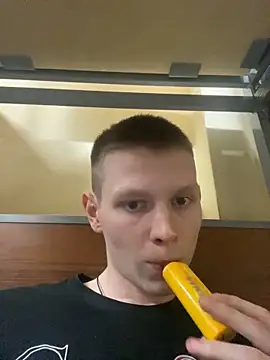 Snapshot of fameboyboo chatting on January 3, 3:01 pm fameboyboo online show from January 3, 3:01 pm