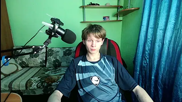 Snapshot of fameboyboo chatting on December 1, 9:48 pm fameboyboo online show from December 1, 9:48 pm