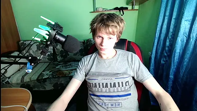 Snapshot of fameboyboo chatting on November 23, 3:22 pm fameboyboo online show from November 23, 3:22 pm