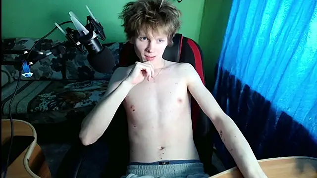 Snapshot of fameboyboo chatting on November 28, 10:04 am fameboyboo online show from November 28, 10:04 am