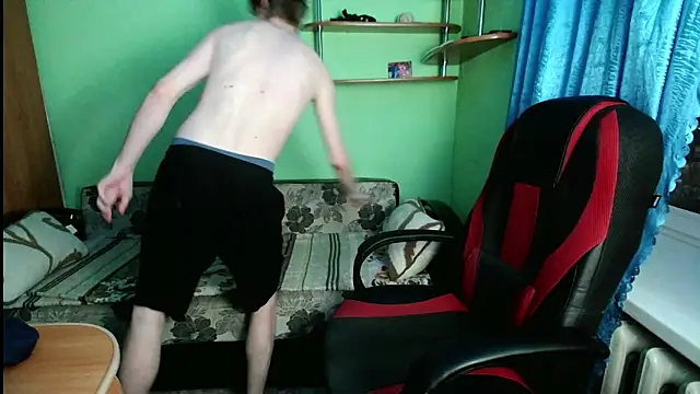 Snapshot of fameboyboo chatting on December 4, 6:18 pm fameboyboo online show from December 4, 6:18 pm