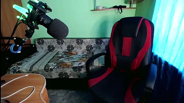 Snapshot of fameboyboo chatting on November 24, 7:30 am fameboyboo online show from November 24, 7:30 am