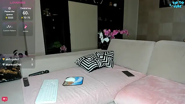 Snapshot of MichelleCara chatting on February 6, 3:31 pm MichelleCara online show from February 6, 3:31 pm