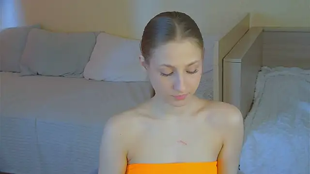 BritneyCruze online show from April 15, 9:37 am