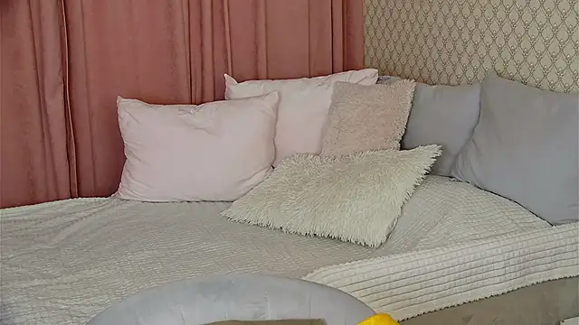 Snapshot of BritneyCruze chatting on February 20, 9:00 am BritneyCruze online show from February 20, 9:00 am