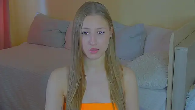 BritneyCruze online show from October 31, 9:39 am