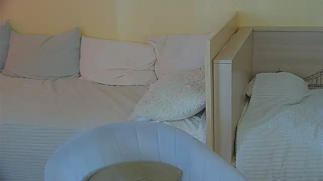 BritneyCruze online show from April 2, 10:00 am