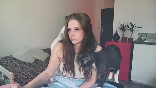 ce leste   online show from April 19, 10:38 am