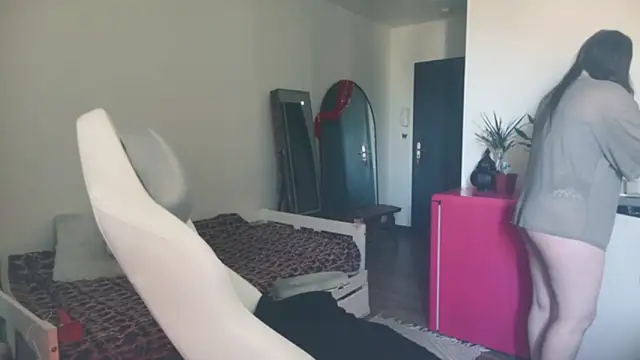 ce leste   online show from April 17, 11:57 am