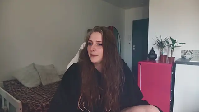 ce leste   online show from April 18, 10:17 am