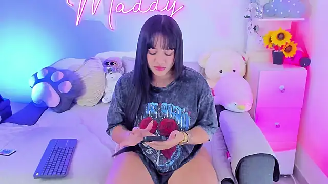 MaddyParisi online show from March 11, 5:13 am