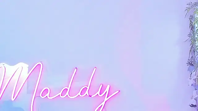 MaddyParisi online show from March 8, 7:31 pm