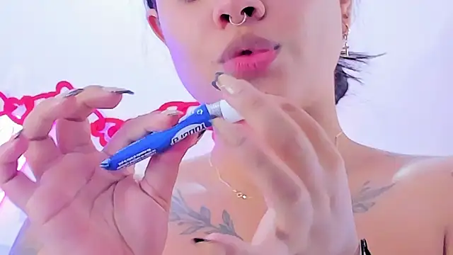 MaddyParisi online show from March 3, 12:12 am