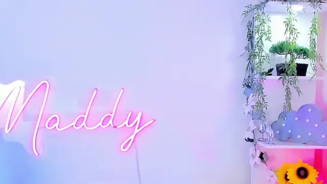 MaddyParisi online show from March 5, 1:10 am