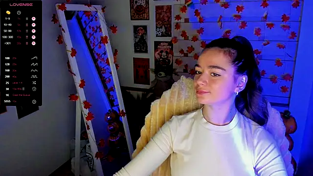 Bella XO online show from November 4, 7:45 am