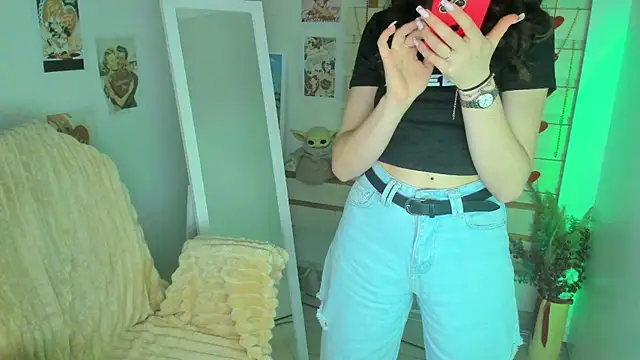 Bella XO online show from April 11, 7:45 am