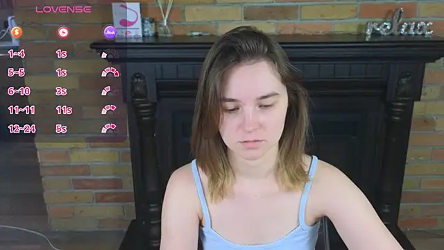 Snapshot of Ellie_Sunset chatting on June 19, 9:15 am Ellie Sunset online show from June 19, 9:15 am