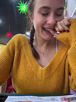 Snapshot of Dina_Tease chatting on December 6, 12:22 pm Dina Tease online show from December 6, 12:22 pm