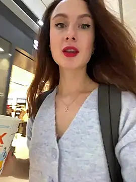 Snapshot of Dina_Tease chatting on December 19, 9:07 am Dina Tease online show from December 19, 9:07 am