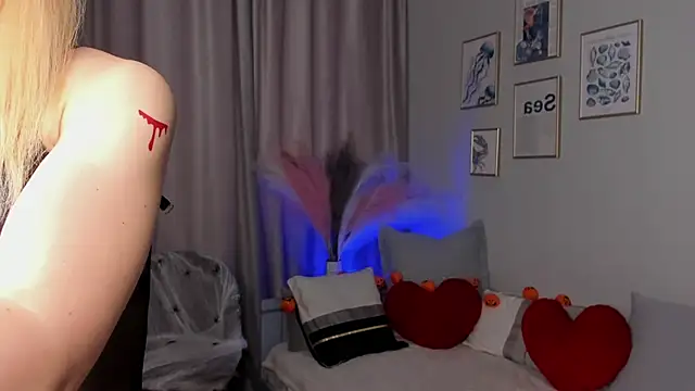 OdetteHarwick online show from October 31, 8:33 am