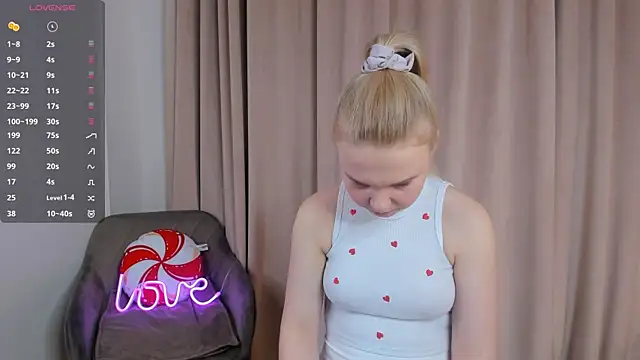 OdetteHarwick online show from April 10, 7:04 am