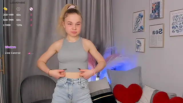 OdetteHarwick online show from October 25, 8:42 pm