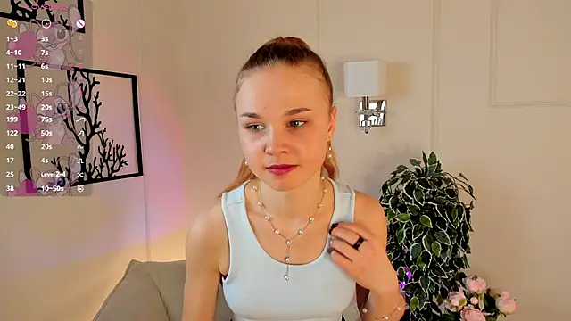 OdetteHarwick online show from March 20, 8:08 pm