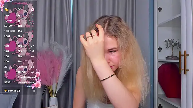 OdetteHarwick online show from September 26, 9:38 am