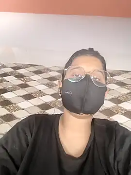 Snapshot of pihu32824 chatting on June 5, 7:30 pm pihu32824 online show from June 5, 7:30 pm