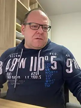 coupleLatinaLovers online show from February 12, 6:46 am