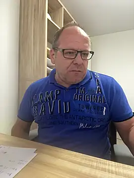 coupleLatinaLovers online show from April 15, 7:25 am