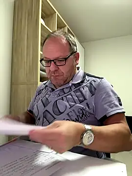 coupleLatinaLovers online show from November 12, 6:17 am